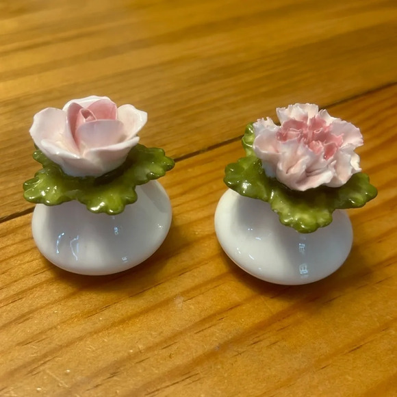aynsley Other - Vtg Aynsley Fine Bone China Flower Salt & Pepper Shakers Rose Carnation